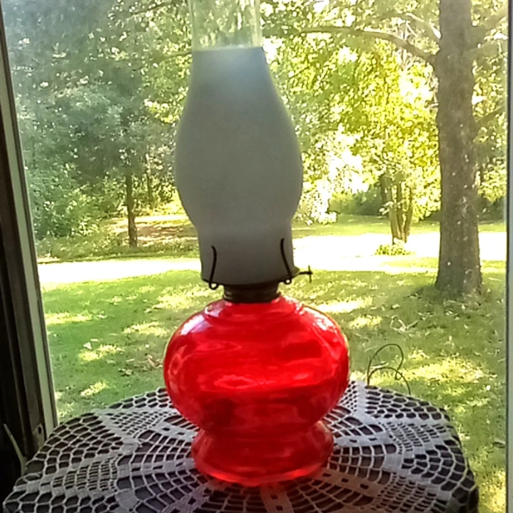 Vintage Lovely old ruby kerosene lamp